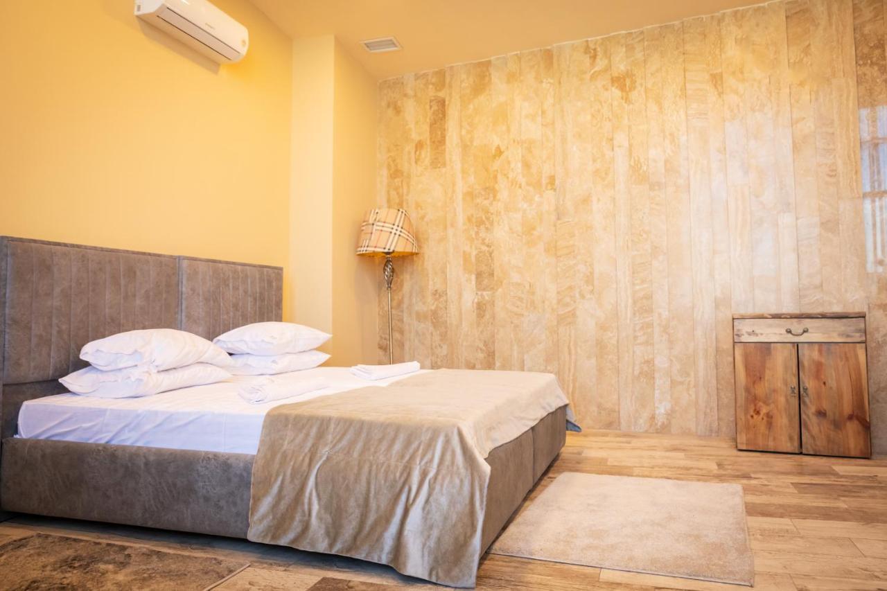 B H Y Guesthouse In Erivan Exterior foto