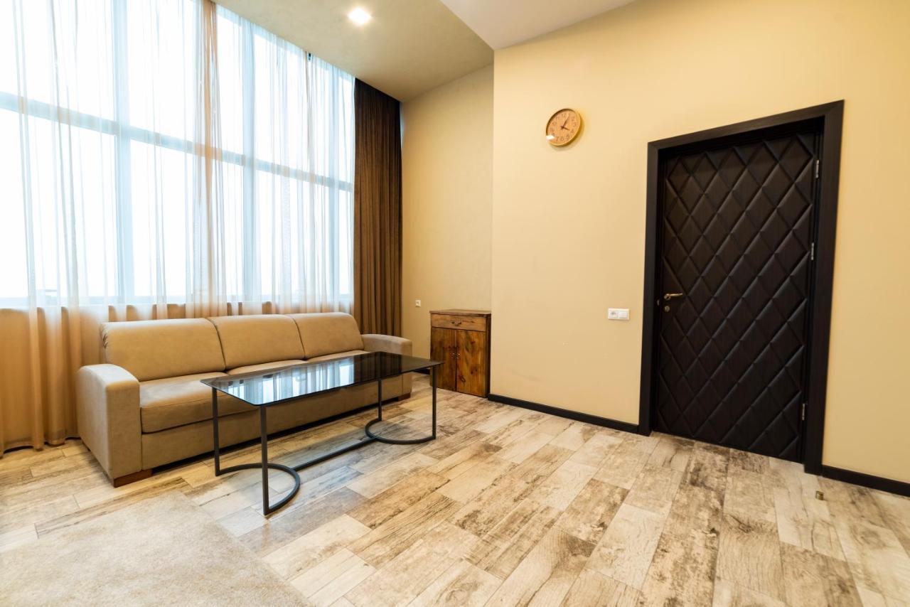 B H Y Guesthouse In Erivan Exterior foto